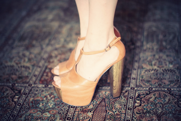 jessica-simpson-charles-anastase-like-heels