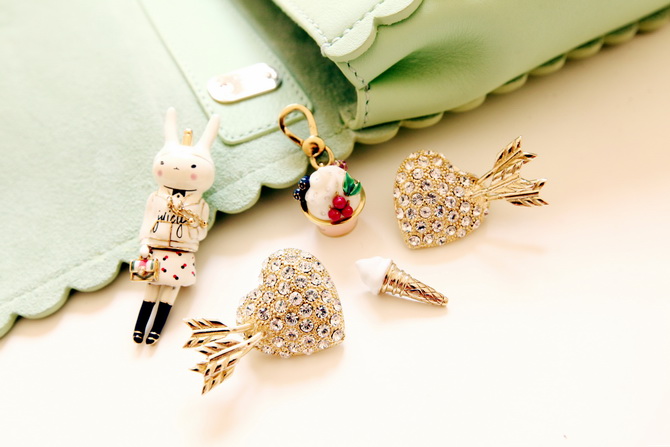 Sretsis heart pin's, Mulberry ice cream cone, Juicy couture Fifi Lapin and ice cream pot