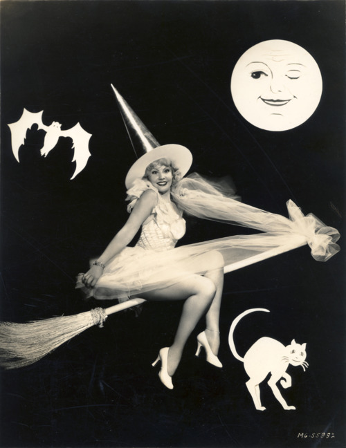 gravesandghouls June Knight c. 1938