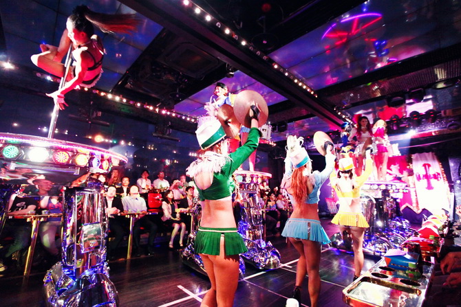 Robot Restaurant - The Cherry Blossom Girl 06