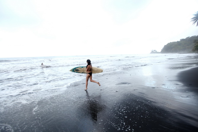 The Cherry Blossom Girl - Surf Papenoo 06