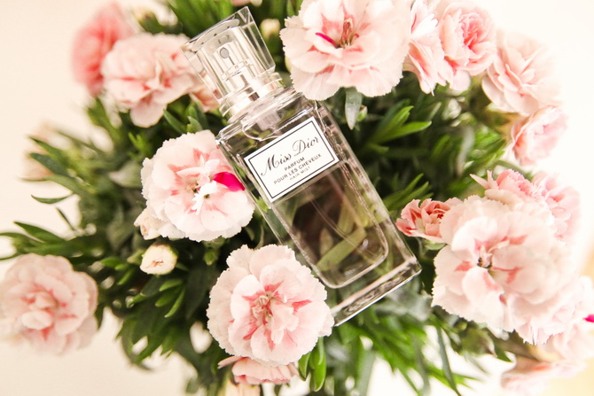 The Cherry Blossom Girl - Miss Dior parfum cheveux 01