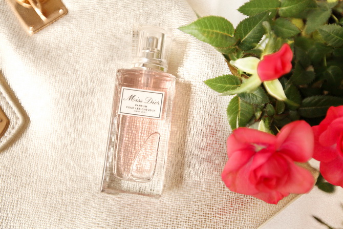 The Cherry Blossom Girl - Miss Dior parfum cheveux 02